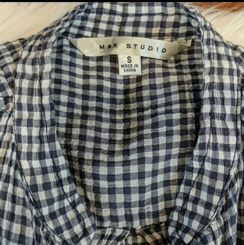 ⭐ Max Studio Button Top - Picture 2 of 5